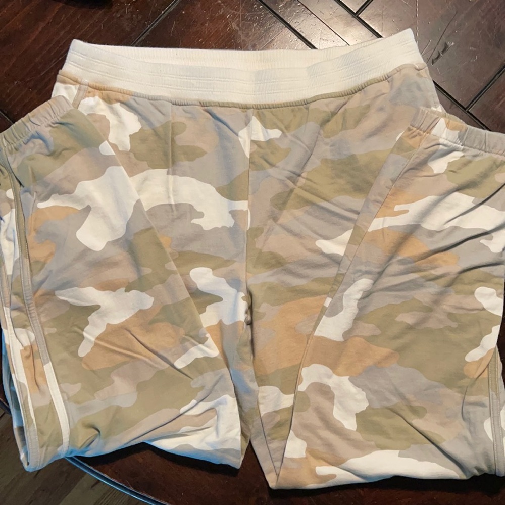 Aerie joggers size large camo